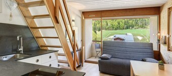 Elegant 'Havre de Paix' Apartment with Mountain View, Private Terrace & Wi-Fi