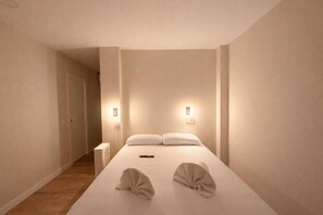 Room - Hostal Ramon y Cajal (Madrid)