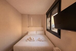 Room - Hostal Ramon y Cajal (Madrid)