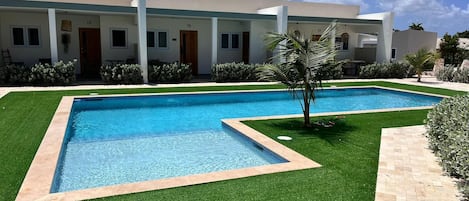 حمام سباحة