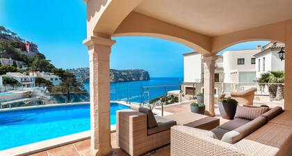 Holiday Home 'Ses Gavines en Cala Moragues' with Sea View, Wi-Fi and Air Conditioning
