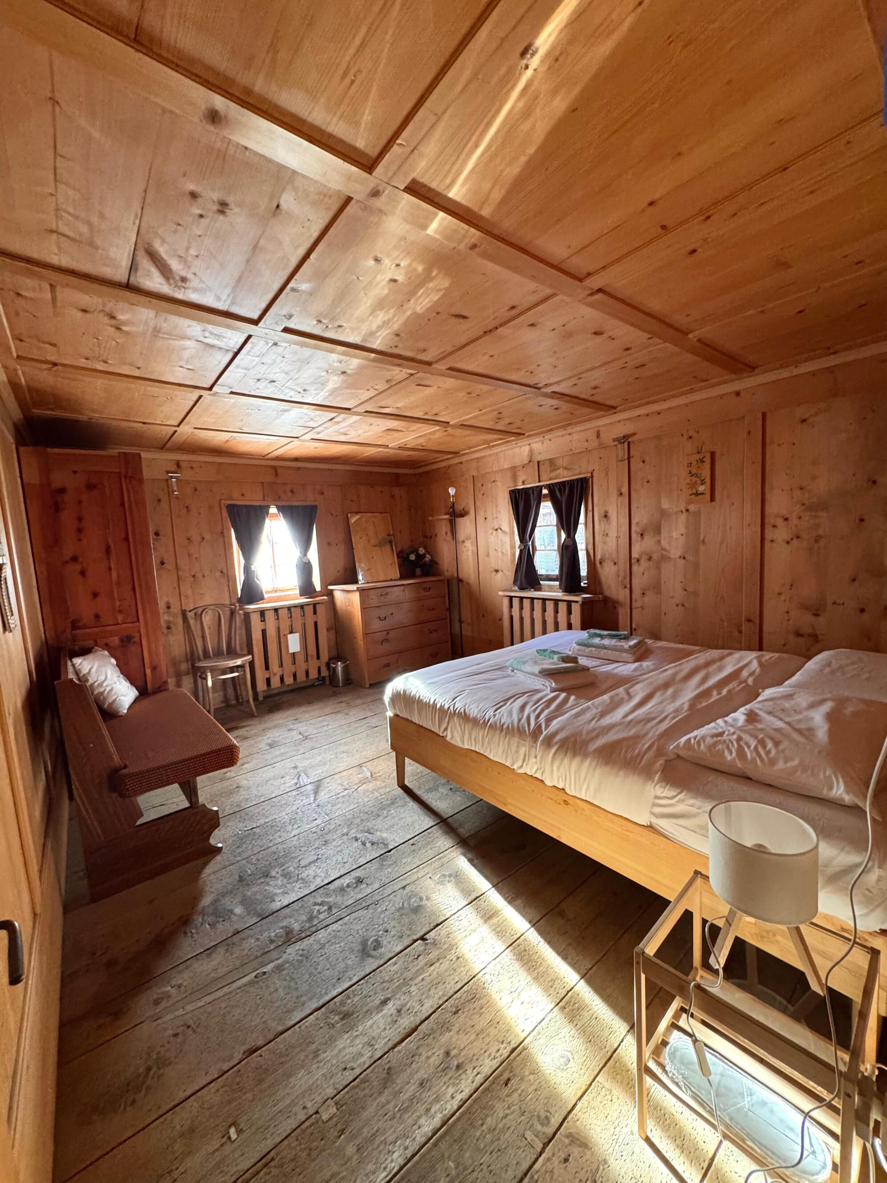 4 chambres, fer et planche à repasser, Wi-Fi, draps fournis