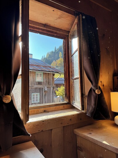 Chalet from 1792, authentic alpine soul full of tradition and history without filters