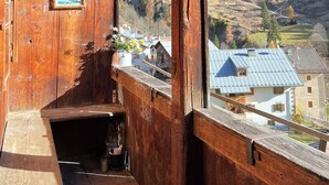 A wooden cabin with a balcony overlooking a mountainous landscape. - Chalet from 1792, authentic alpine soul full of tradition and history without filters (Andraz)