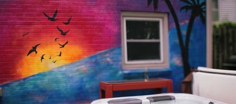 HOT TUB Oasis Hideaway w/ 4 Bed + Large Patio+yard