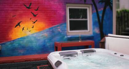 HOT TUB Oasis Hideaway w/ 4 Bed + Large Patio+yard