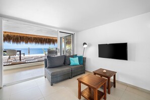 Smart TV - PREMIUM TWO-BEDROOM OCEANFRONT PENTHOUSE (Kralendijk)