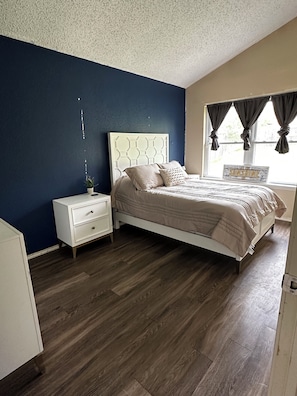 3 bedrooms, WiFi, bed sheets - COMFORTABLE home and large private yard in welcoming Schertz right off 35 (Schertz)