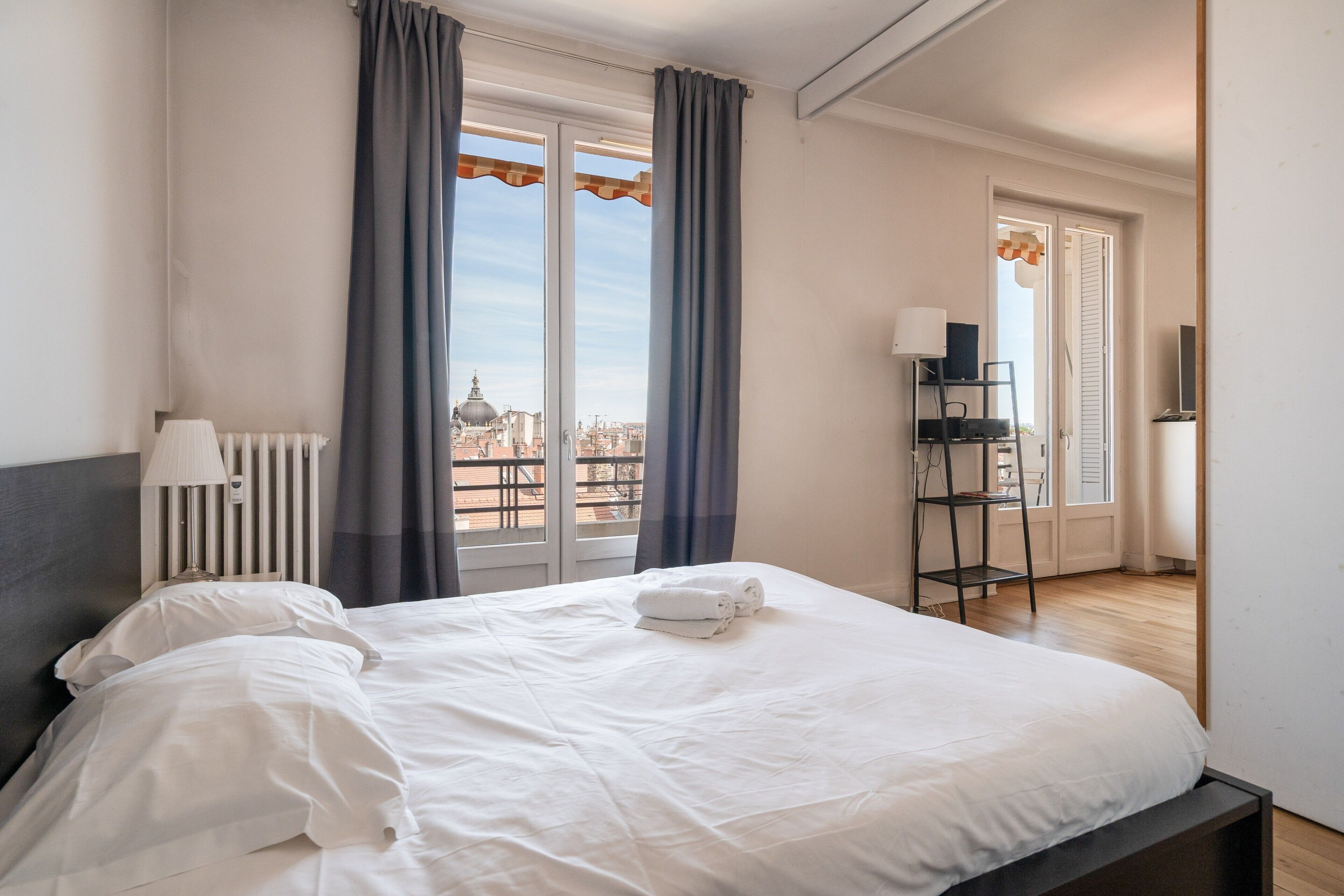 2 slaapkamers, een strijkplank/strijkijzer, wifi, beddengoed