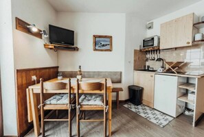 Dining - Studio with balcony, parking, and ski storage (Saint-Gervais-les-Bains)