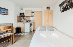 Room - Studio with balcony, parking, and ski storage (Saint-Gervais-les-Bains)