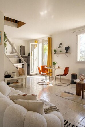 Living area - Apartment with terrace, vineyard views, and peaceful (Aix-en-Provence)
