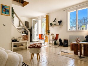 Interior - Apartment with terrace, vineyard views, and peaceful (Aix-en-Provence)