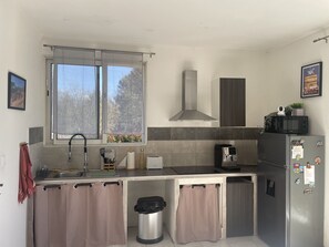 Private kitchen - Apartment with terrace and vineyard views (Aix-en-Provence)