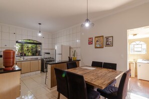 House, Smoking - Casa com 3 Quartos Churrasqueira e 3 Vagas em Itu (Itu)