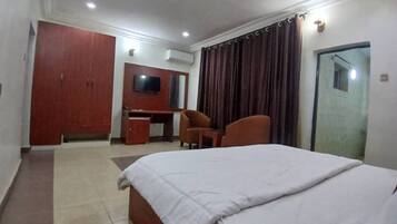 Studio, Balcony, Mountain View