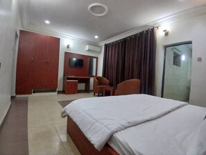 Studio, Balcony, Mountain View