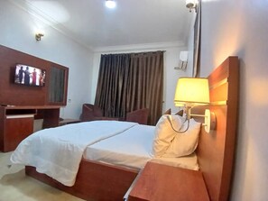 Suite, balkon, uitzicht op bergen | Gratis wifi