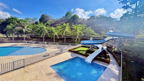 2-bedroom apartment in tranquil Santafe de Antioquia with AC