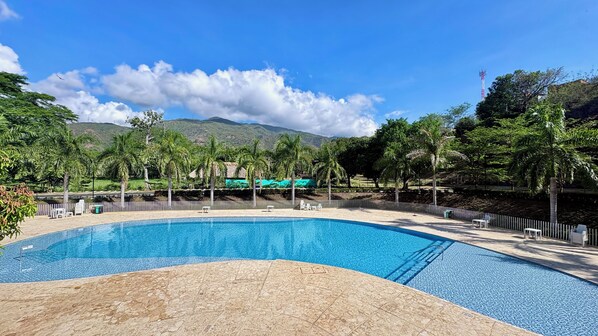 Pool - 2-bedroom apartment in tranquil Santafe de Antioquia with AC (Santafe de antioquia)