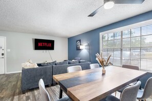 Dining - 3 Min Walk to AT&T | 2BR | Parking + Pets + Gym (Arlington)