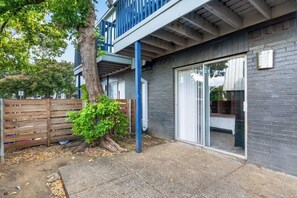 Exterior detail - FIFA | 3 Min Walk to AT&T | 2BR | Free Parking! 1 (Arlington)