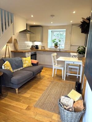 Living area - Converted former Byre in bucolic surroundings on edge of National Park (Cairndow)