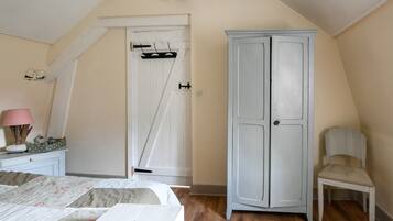 2 Schlafzimmer, BĂŒgeleisen/BĂŒgelbrett, WLAN, BettwĂ€sche