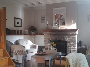 Téléviseur, foyer, lecteur de DVD