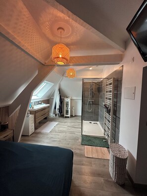 Room - Vrbo Property (Crépon)