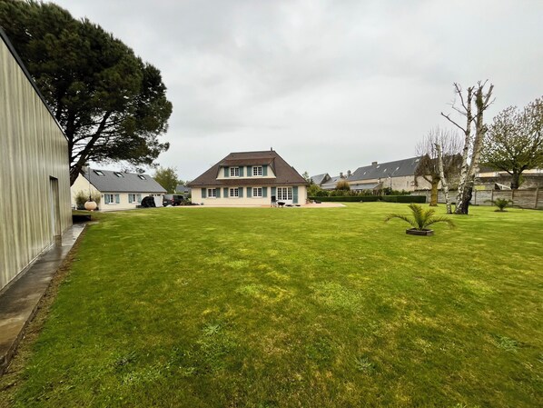 Exterior - Vrbo Property (Crépon)