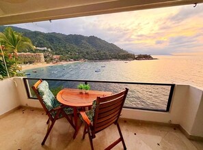 Outdoor dining - Welcome to a Slice of Paradise! Oceanfront, Beach Access, Quiet, Sunset Views (Mismaloya)