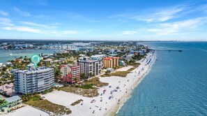 Condo (2 Bedrooms) | Property amenity