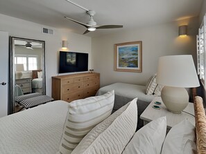 Condo (2 Bedrooms) | Property amenity