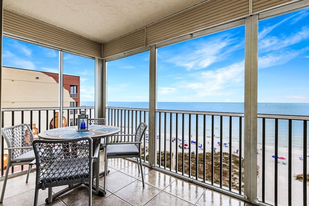 Condo (2 Bedrooms) | Front of property