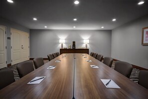 Meeting facility - ADA King Studio w/ Roll-in Shower | Free Breakfast (Holland)