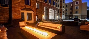 ADA King Suite w/ Breakfast, Pool & More!