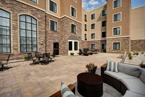 Outdoor dining - ADA King Suite w/ Breakfast, Pool & More! (Holland)