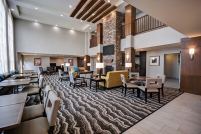 ADA Suite | Breakfast Included | Near Downtown