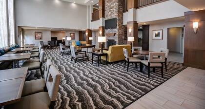 ADA 2-Queen 1-Bed Suite w/ Breakfast