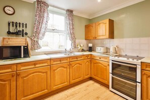 Fridge, microwave, oven, stovetop - Host & Stay | Boulby House (Aislaby)