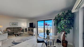 Condo (2 Bedrooms) | Property amenity