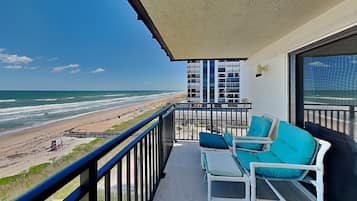 Condo (2 Bedrooms) | Front of property