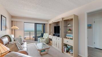 Condo (2 Bedrooms) | Property amenity