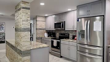 Condo (2 Bedrooms) | Property amenity