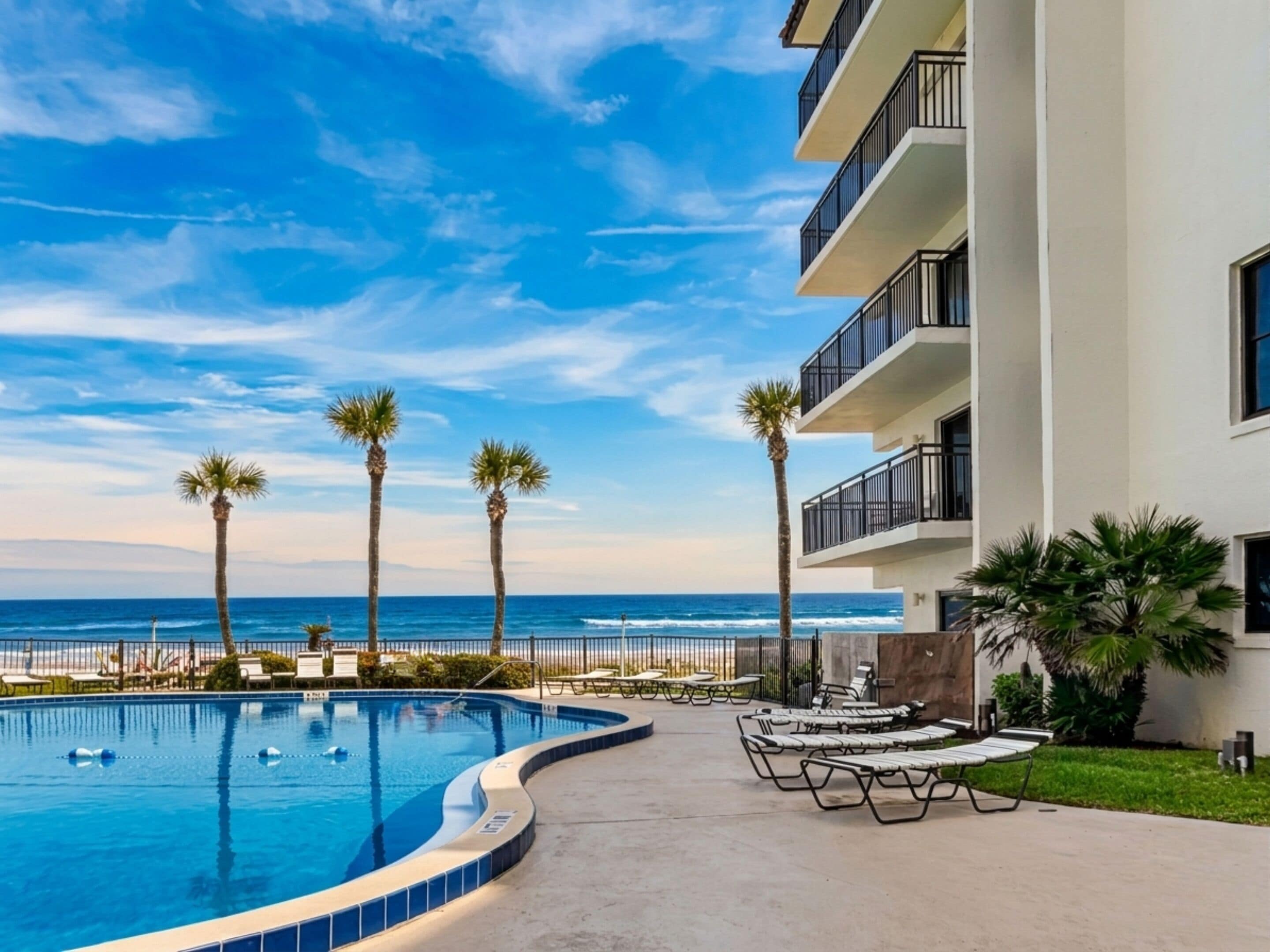 Condo (2 Bedrooms) | Property amenity