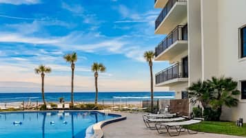 Condo (2 Bedrooms) | Property amenity