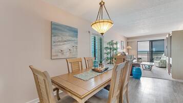 Condo (2 Bedrooms) | Property amenity