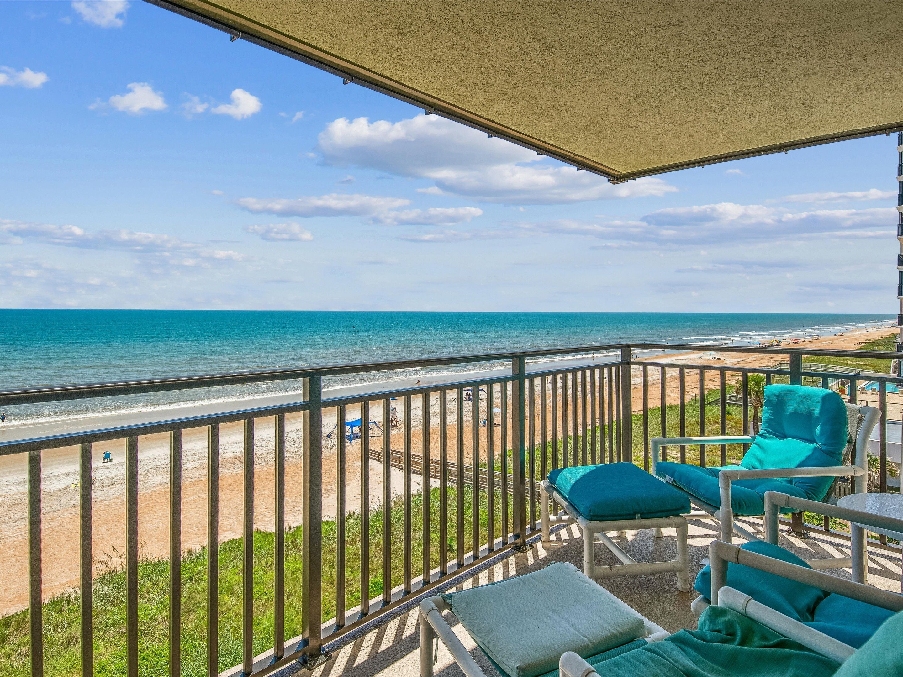 Condo (2 Bedrooms) | Front of property