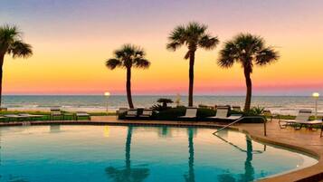 Condo (2 Bedrooms) | Property amenity